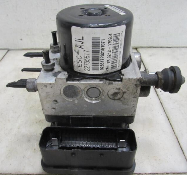 2011 Chevy Equinox ABS Anti-Lock Brake Pump Control Module Actuator Assembly
