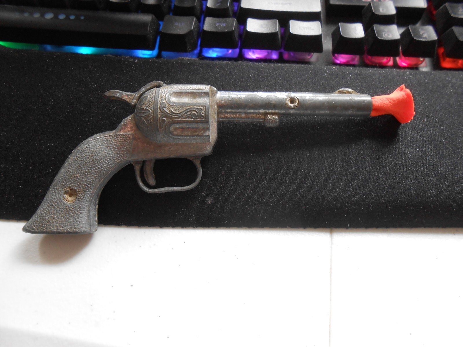 Vintage 1950's Toy Cap Gun ~ Unbranded ~ Play Wear ~ Die Cast ~ New Price!!