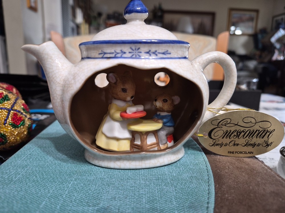 1976 Enesco Tea Pot House
