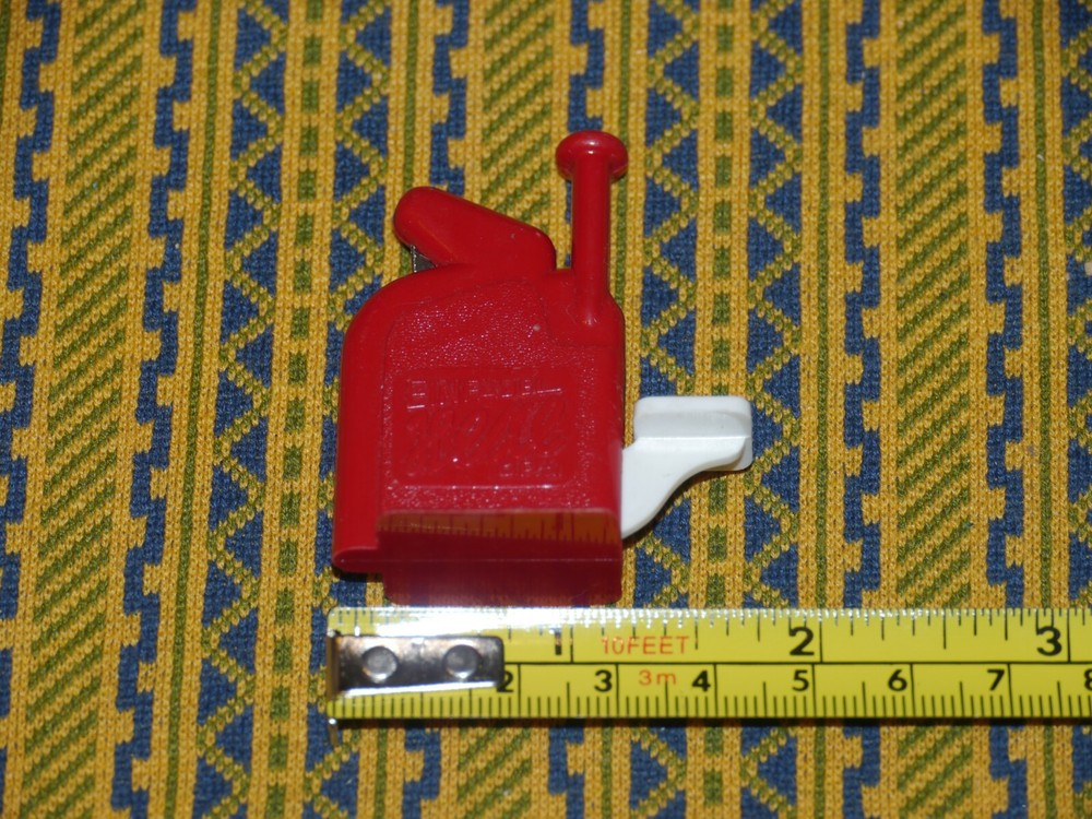 Vintage RED EINFADEL HEXE Plastic Automatic Needle Threader VERY GOOD CONDITION