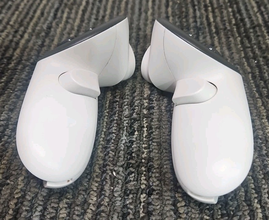 Meta Quest 3 S3A Virtual Reality Headset + 2 Controllers - READ