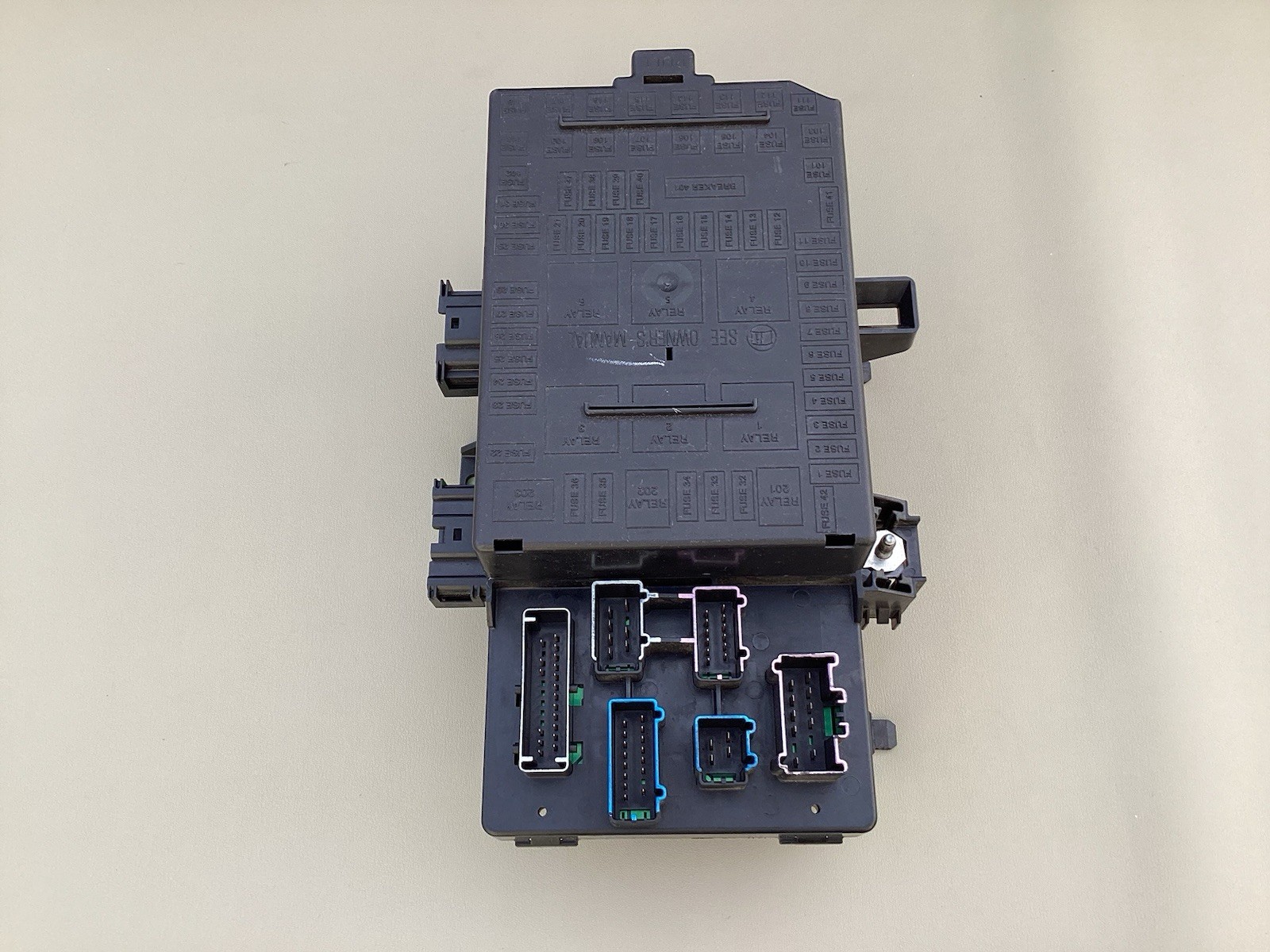 2004 Ford Expedition Navigator Interior Fuse Box 4L7T-14A067-AD *