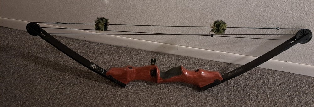 VINTAGE BEAR KODIAK BOW ARCHERY