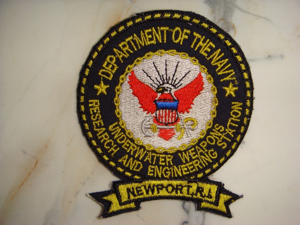 US NAVY UNDERWATER WEAPONS RESEARCH & ENGINEERING STATION R.I. PATCH