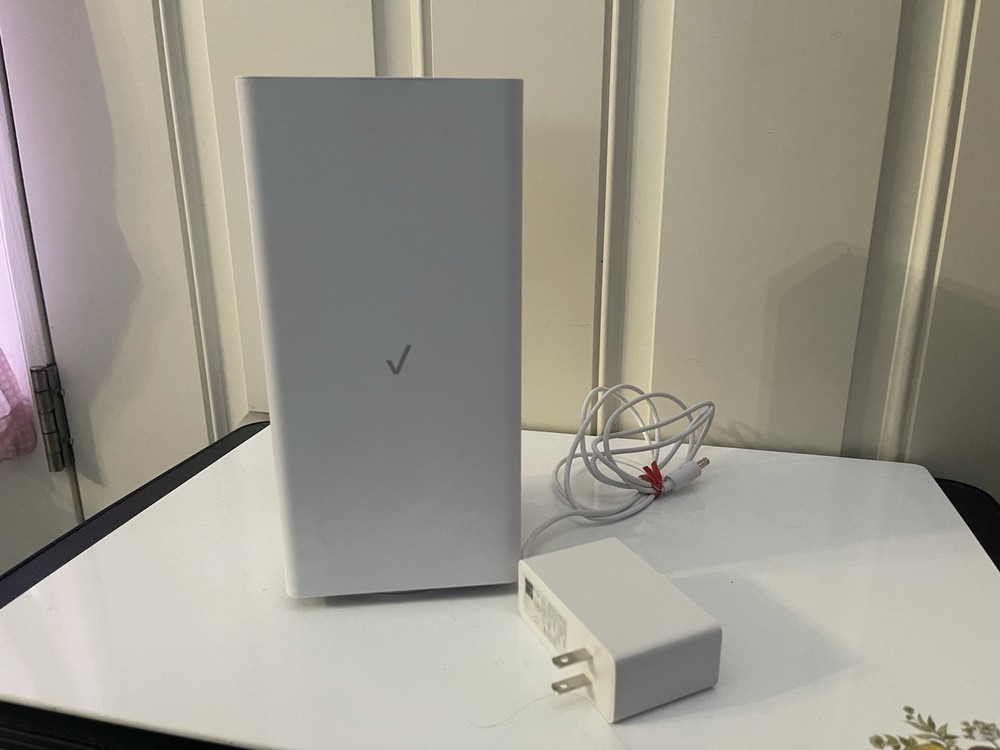 Verizon Router - CR1000B Router + Power Cable