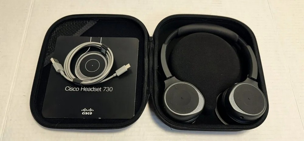 Cisco Headset 730 with Wireless Charging Stand