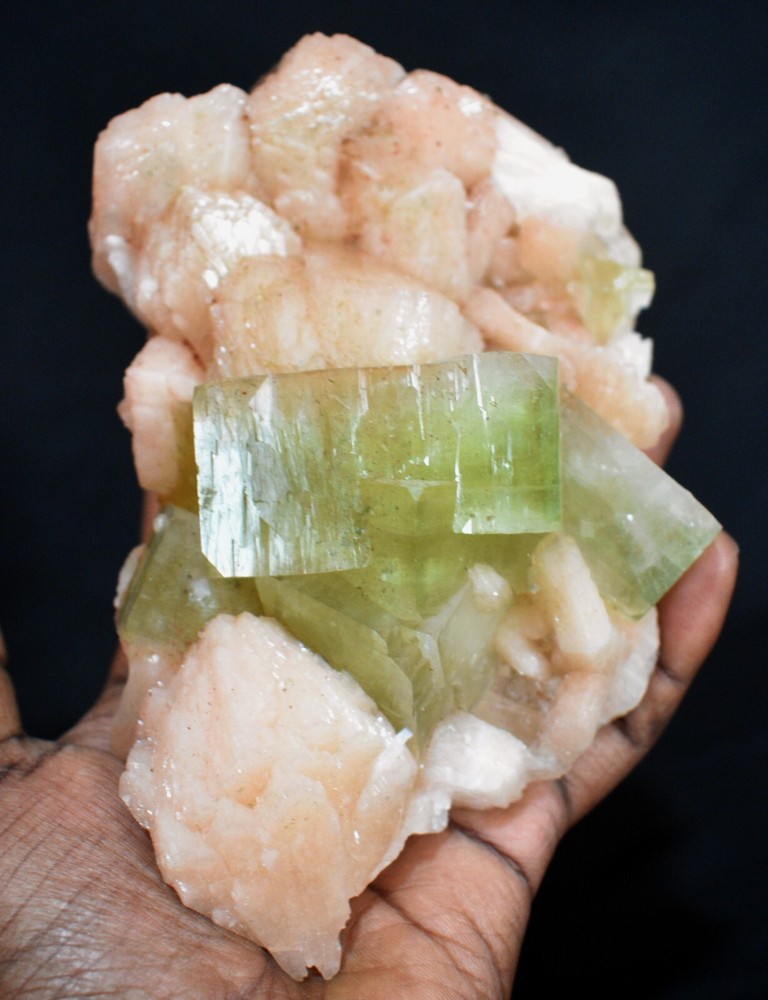 BEAUTIFUL GREEN APOPHYLLITE CRYSTALS WITH STILBITE BASE