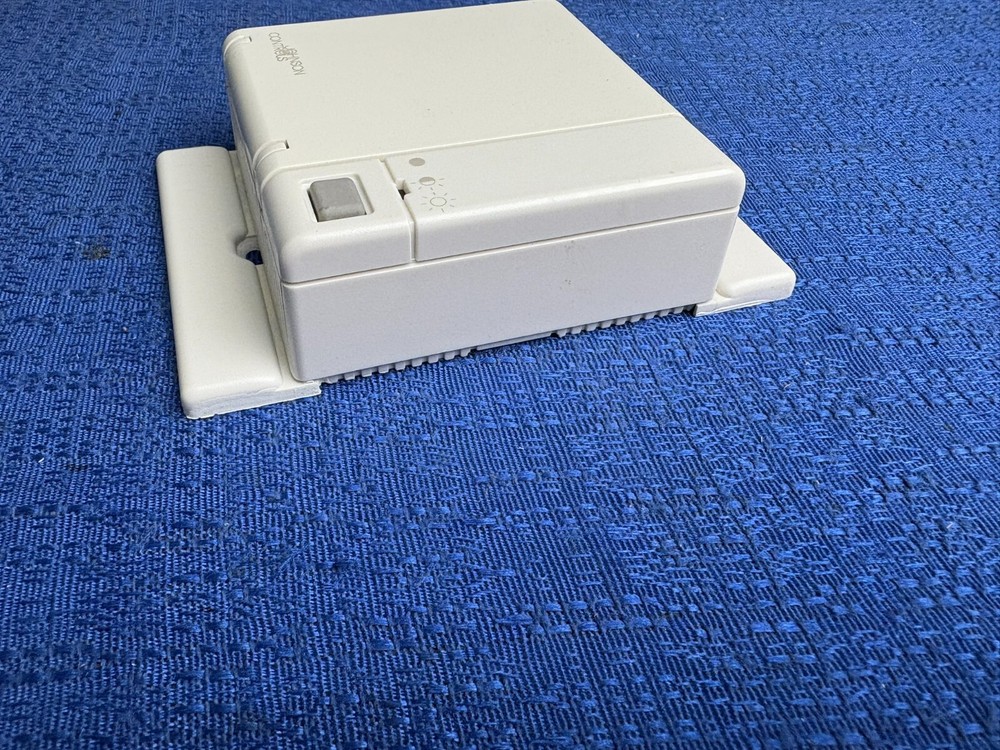 Johnson Controls Rev-D Wall-Mount Temperature Sensor ​Controller TE-67NP-1N00