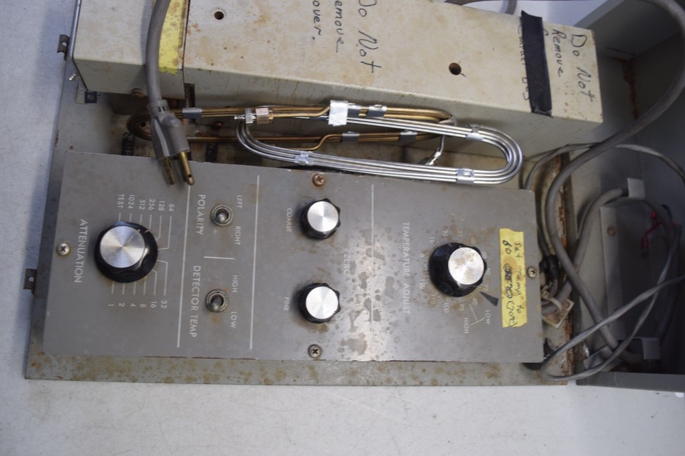 Carle Instruments Model 8500 Basic Gas Chromatograph