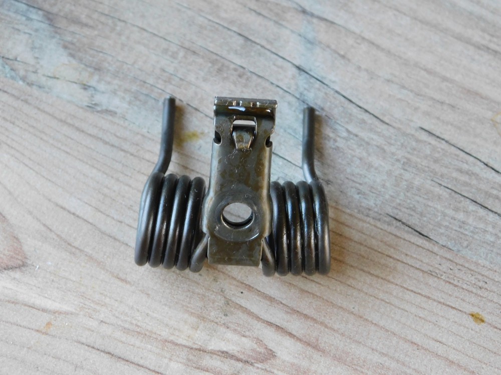 BMW 1 & 3 SERIES E81 E87 E90 E91 2.0 PETROL N46 - RETAINER SPRING 1137751387