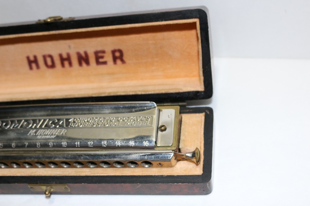 Hohner The 64 Chromonica 4 octaves PROFESSIONAL MODEL "C" harmonica w/case NICE