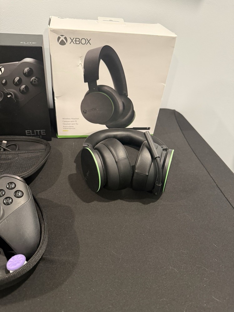 Xbox Series X Console Bundle with Elite SERIES 2 Controller and Wireless Headset