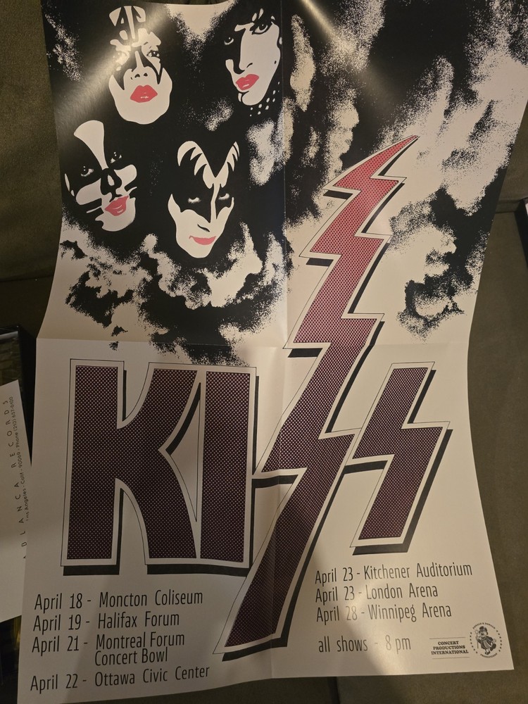 Kiss Alive! Tour 1976 Concert Memorabilia Box Set Records Photos Posters