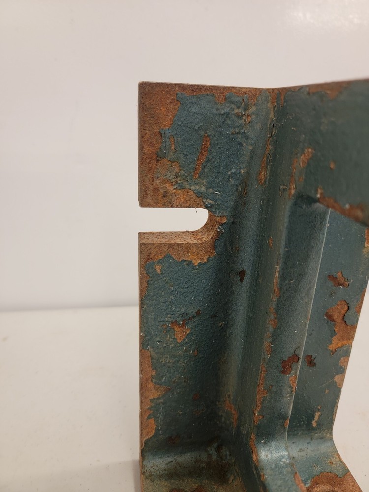 UNKNOWN BRAND UNIVERSAL RIGHT ANGLE IRON, 5 1/2×10×6 Angle 1