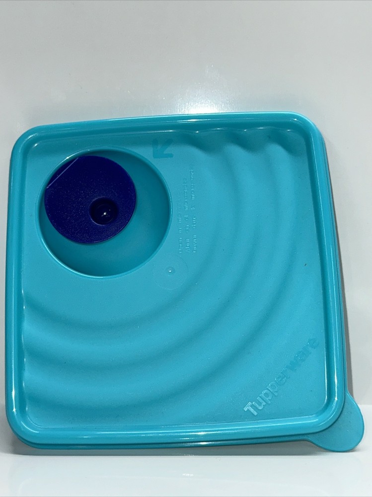 Tupperware Vented Lid 4908A Blue With Dark Blue Vent