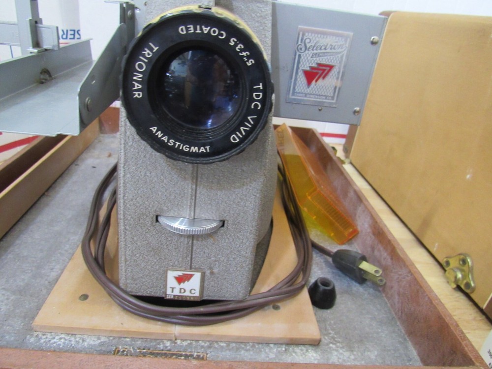 Vtg TDC Selectron Semimatic Streamliner 500 Slide Projector With Case [read]