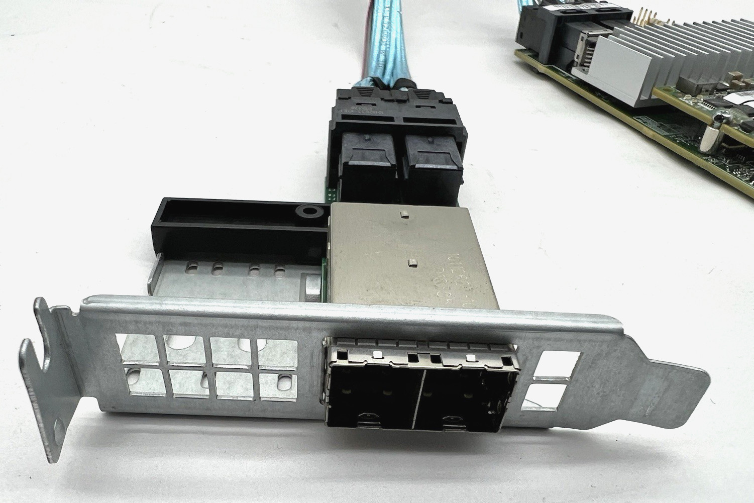 BROADCOM 03-25420-22001 LSI MegaRAID SAS 9361-8i 12Gb/S w/ AOM-SAS3-818E-LP