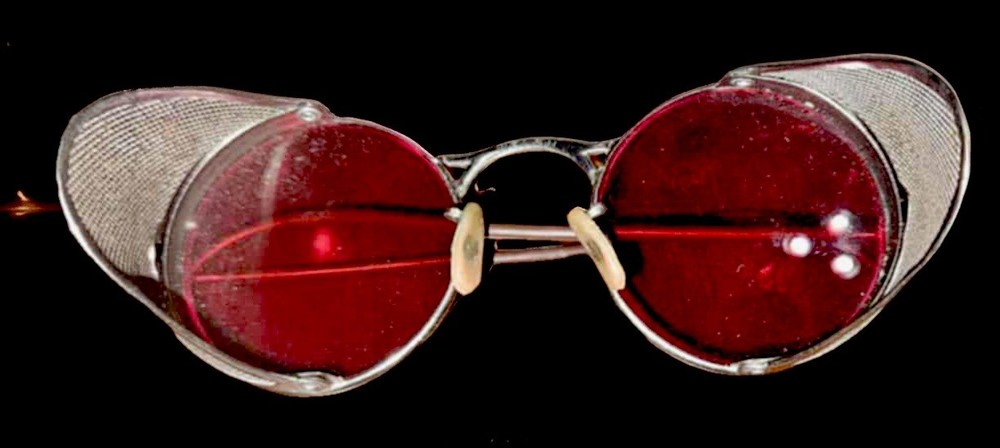 WWII Rochester Optical Red Lens Gunner Glasses with Case