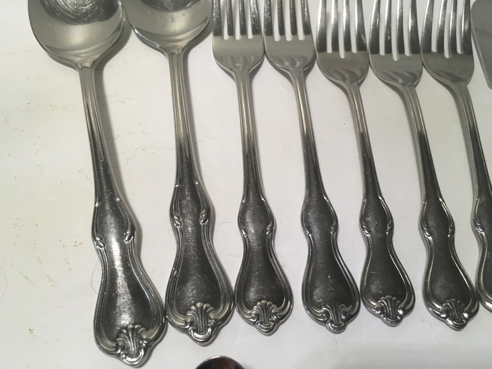 Reed & Barton Oxford Shell Stainless 17 Piece Flatware Set