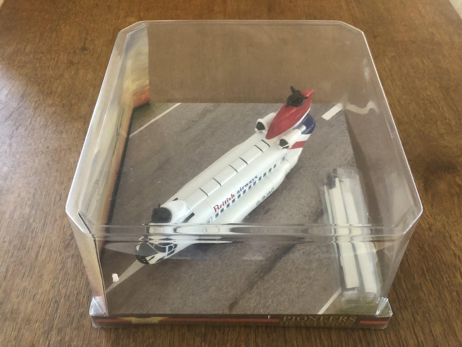 Corgi AA34207 Boeing-Vertol BV-234L Chinook British Airways Helicopters 1982