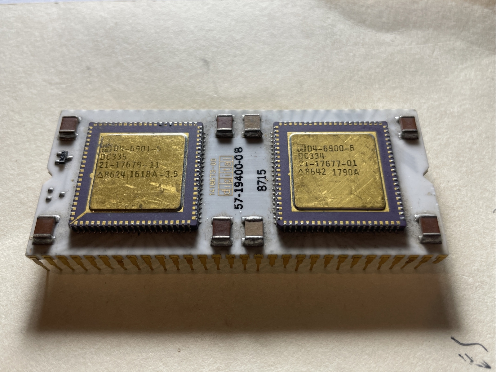 D4-6900 6901  DC334 DC335 DIGITAL EQUIPMENT MICROPROCESSOR WHITE GOLD CHIP