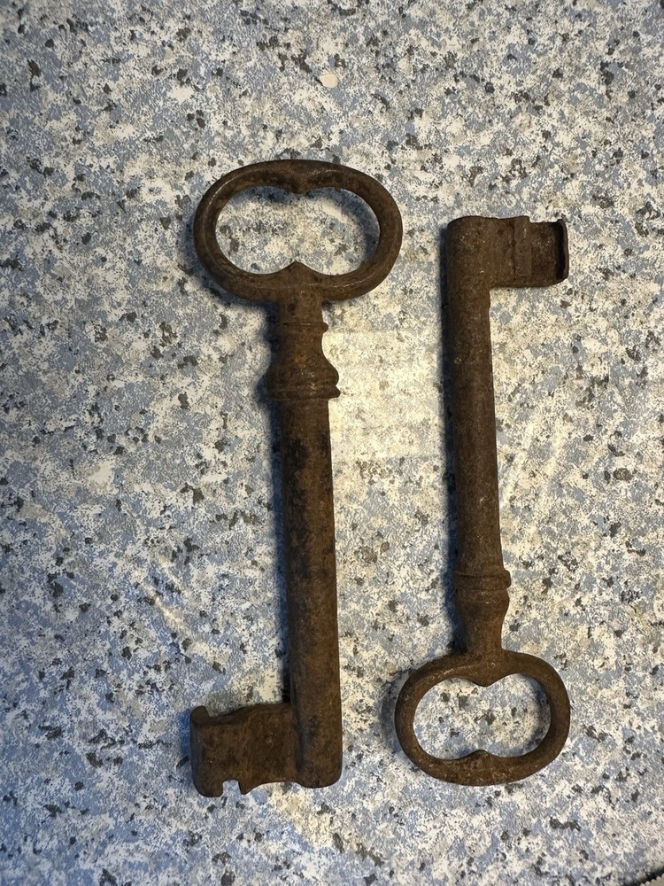 Antique Iron Skeleton Key 5 1/4 “