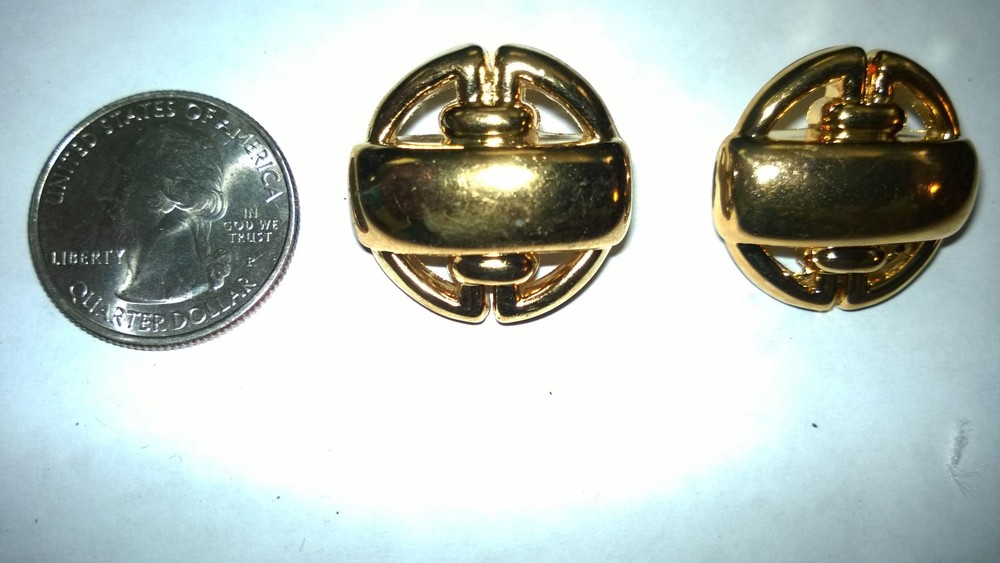 GOLDEN ORNAMENT PLASTIC BUTTONS (2) 1" diameter