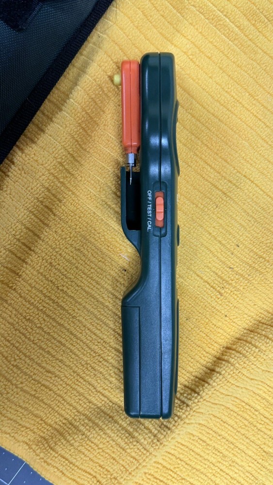 Extech Instruments Model MO100 Pocket Moisture Meter W/ Case Works Great 🔥🔥