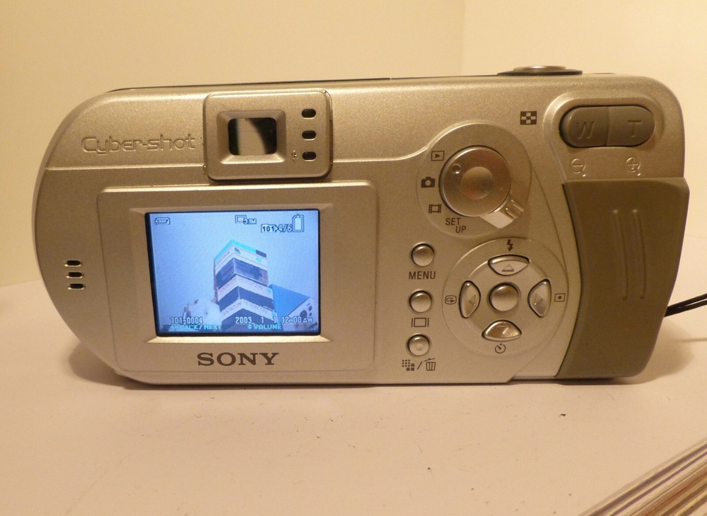 SONY DSC-P52 Digital Camera , 3.2 meg , FULLY WORKING (010)