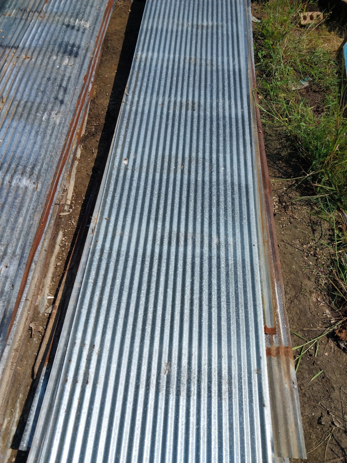 (30 sq.ft.) 5 pcs 3' x 2' RECLAIMED CORRUGATED BARN ROOFING TIN