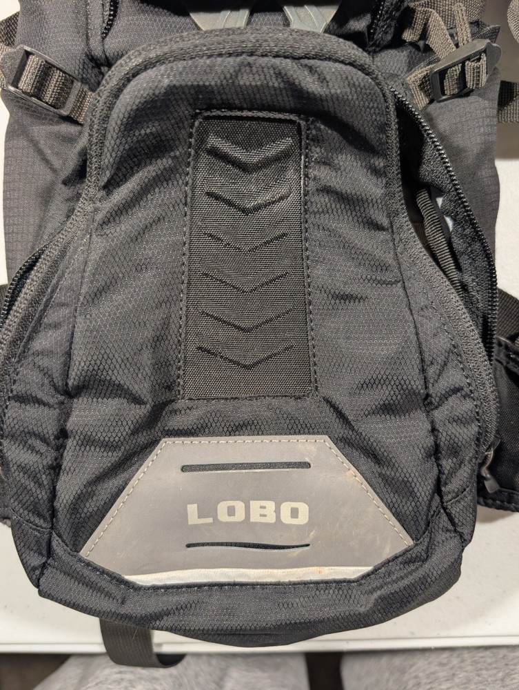 Camelbak LOBO Hydration Pack Daypack With Bladder. Hiking, Camping, Running