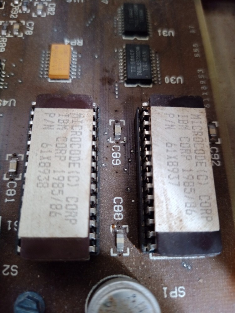 Vintage IBM Personal System/2 Model 30 Desktop Computer 8530-002 Basic 1.1