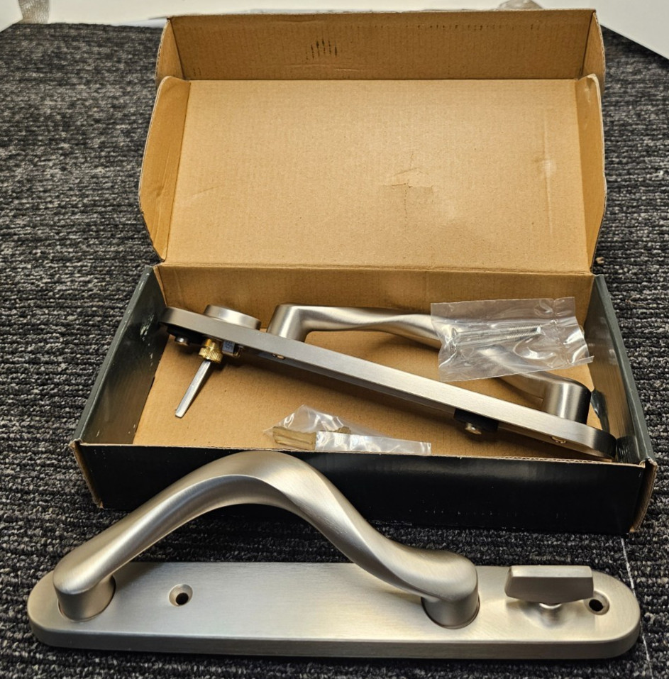 SS72A3SN Handle Hardware With Lock / Nickel