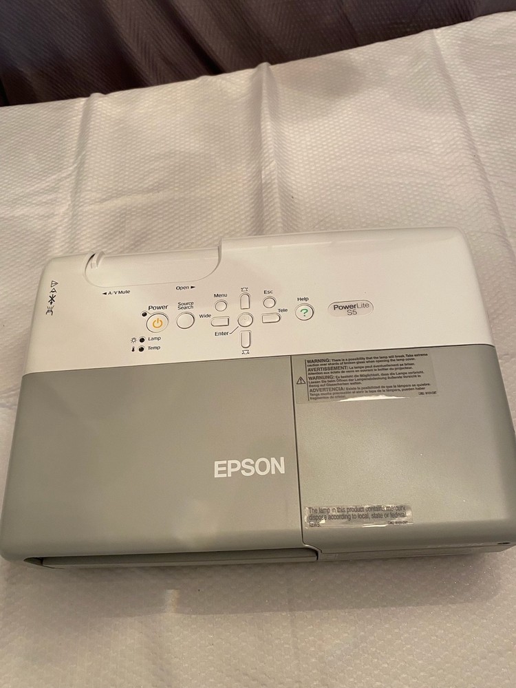 Epson PowerLite S5 series/77C LCD Projector complete with case and cable