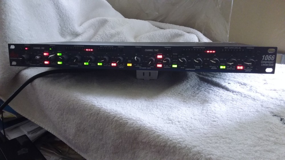 dBx 1066 2 Channel Limiter Compressor Gate
