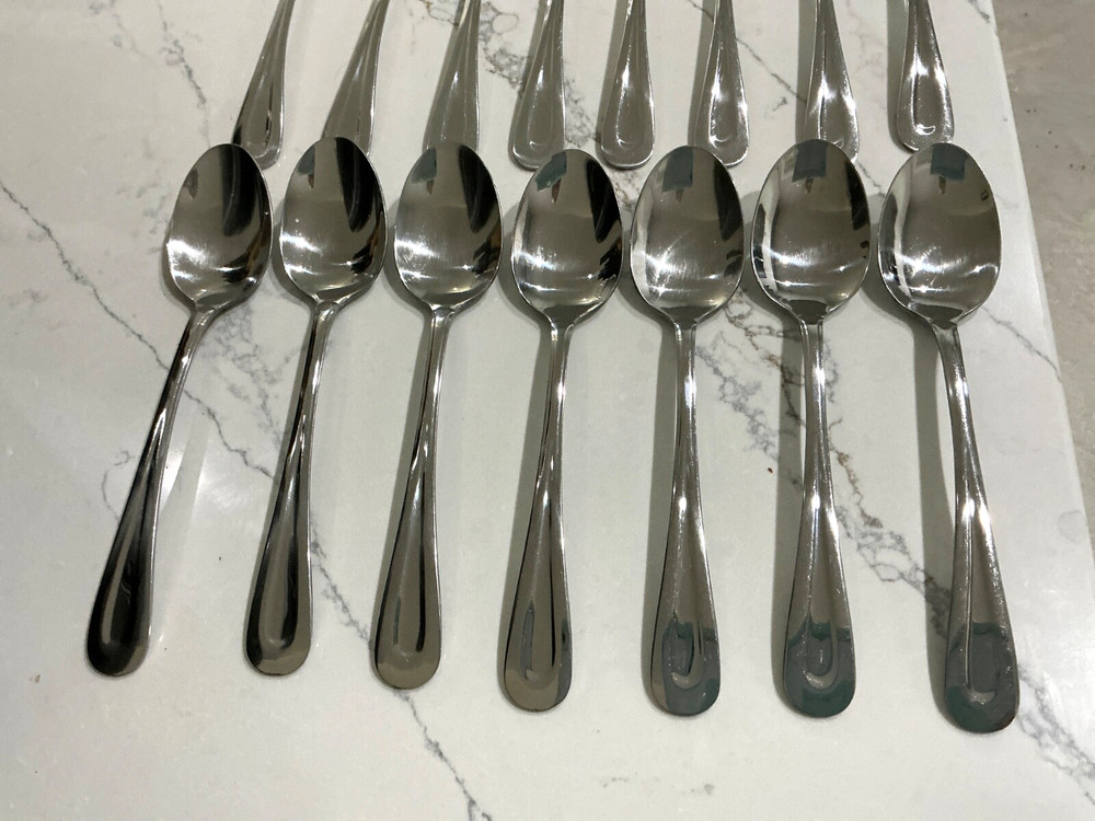 63 pc ONEIDA *SAND DUNE* GLOSSY STAINLESS FLATWARE
