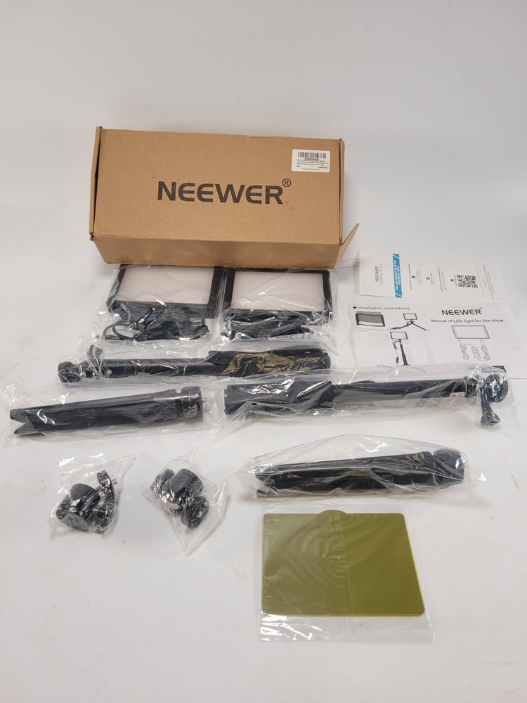 Neewer 2-pack Dimmable 5600k USB LED Video Light With Adjustable Tripod
