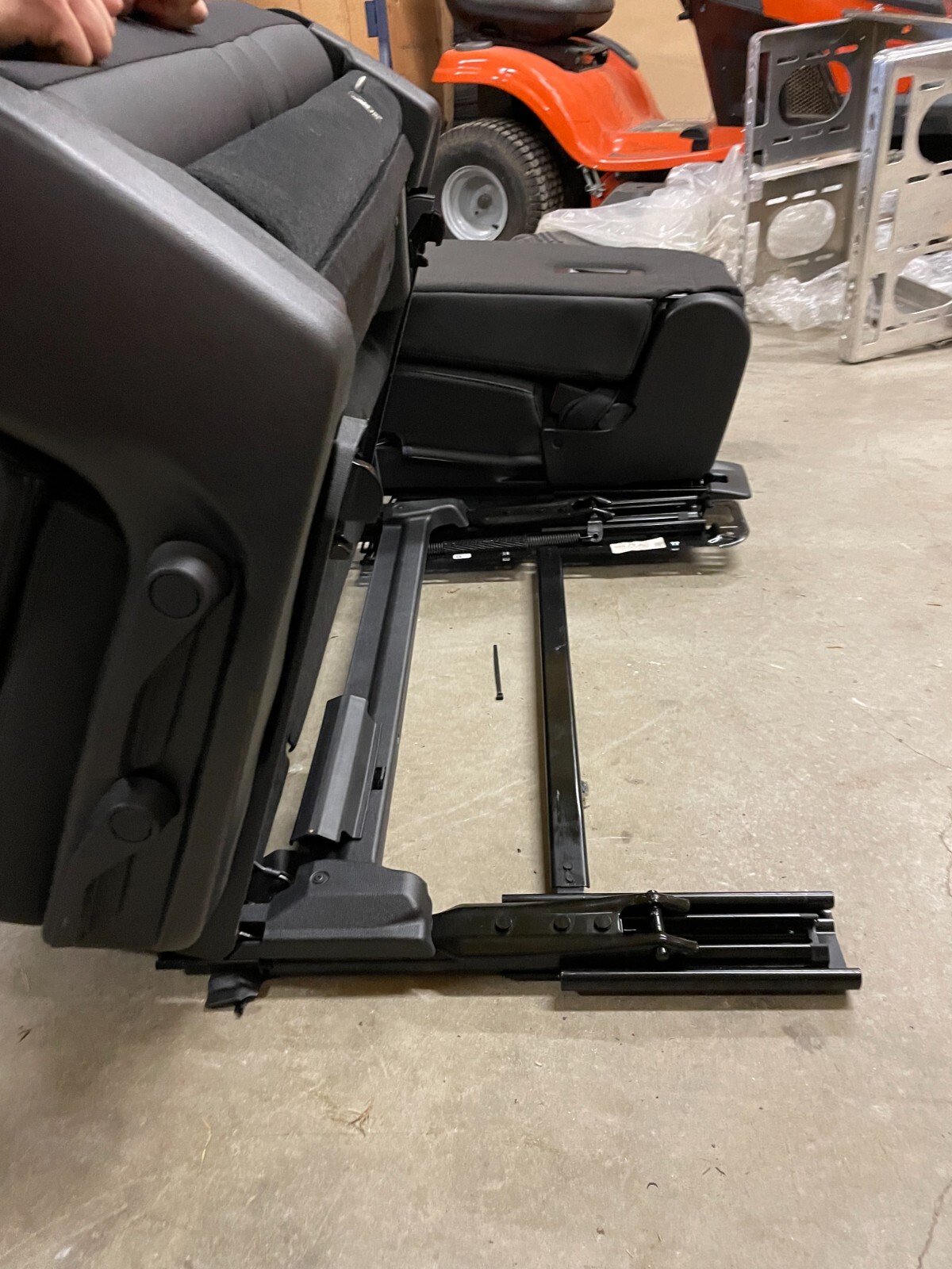 21-25 TAHOE YUKON ESCALADE SUBURBAN LEATHER 2ND ROW SEAT EBONY (JET BLACK) OEM