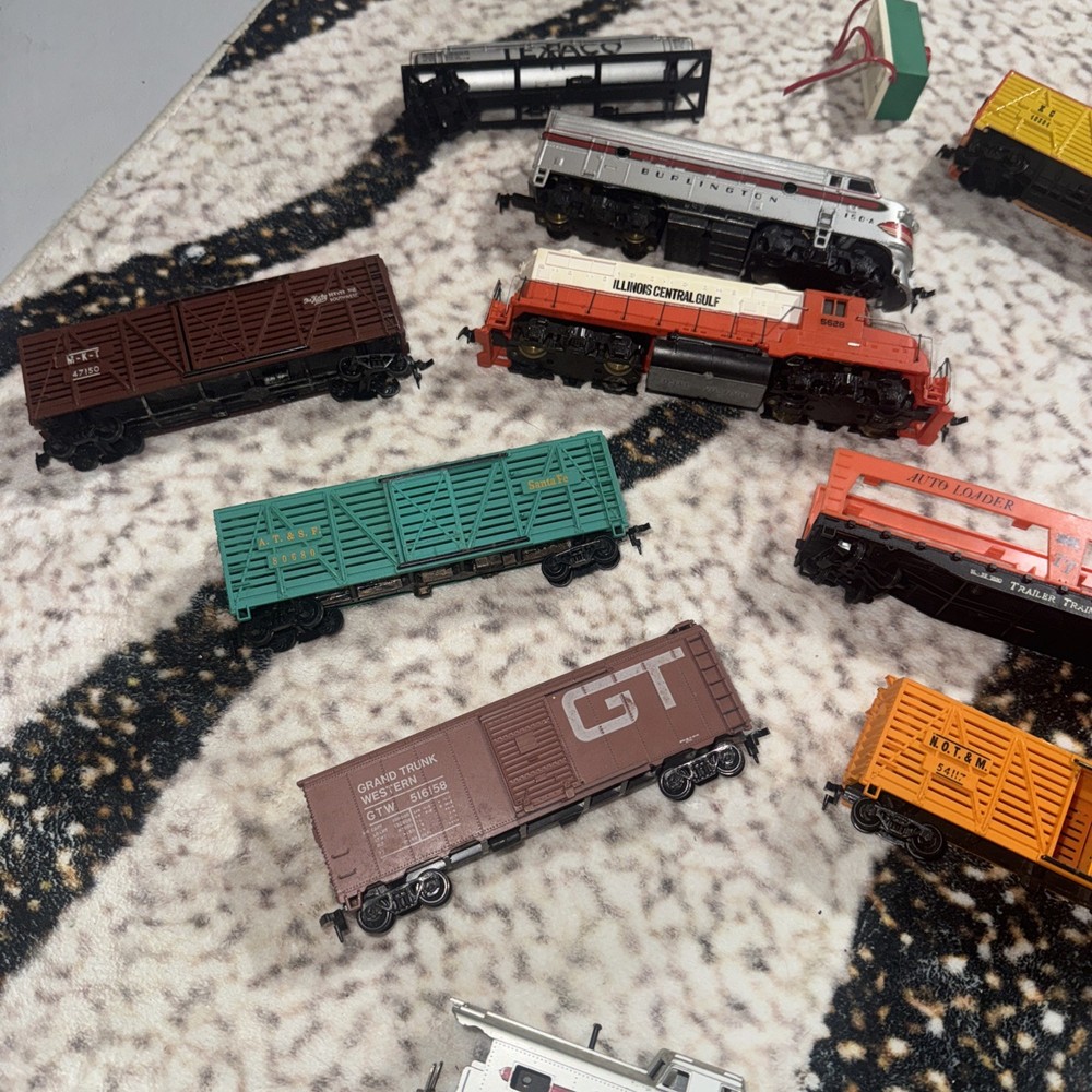 Mantua & Tyco Train Set