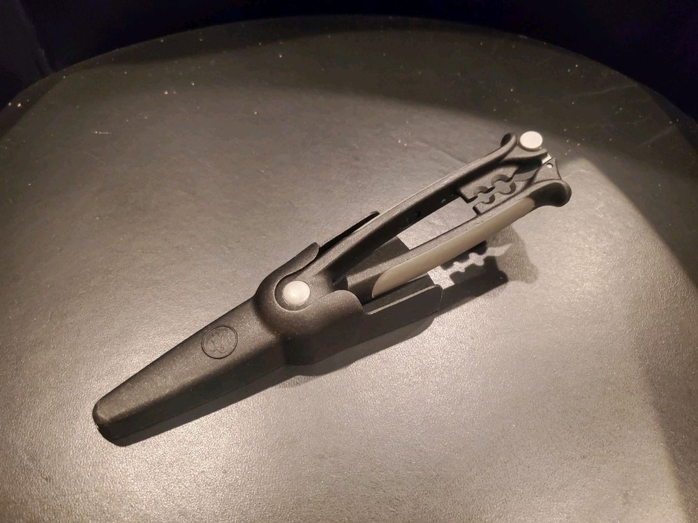 HTF Pampered Chef Kitchen Shears Scissors Black VHTF EUC