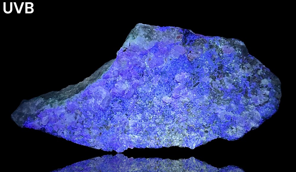 752 Gr. Fluorescent Phosphorescent Tenebrescent Hackmanite Crystals, Unknown
