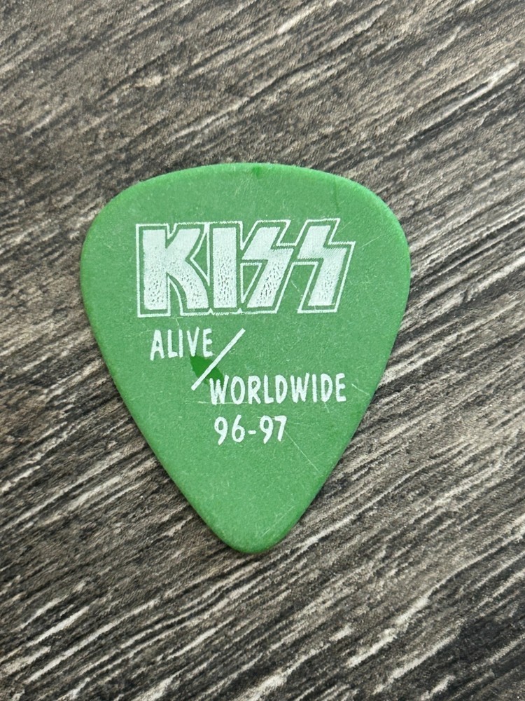 KISS Guitar Pick PETER CRISS Reunion Tour High Signature Variant Green Vintage