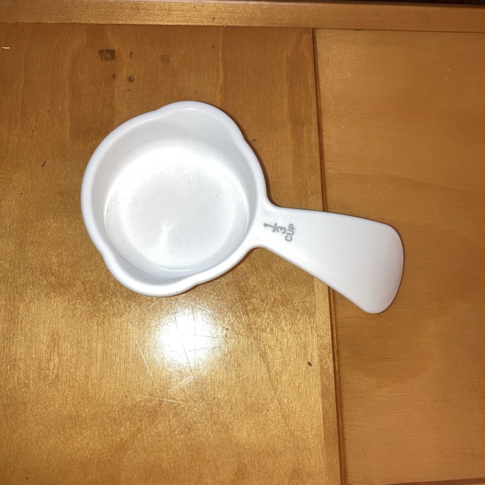 Set Lot 6 White Tupperware Measuring Cups Stackable Curved Handle Double Spouts