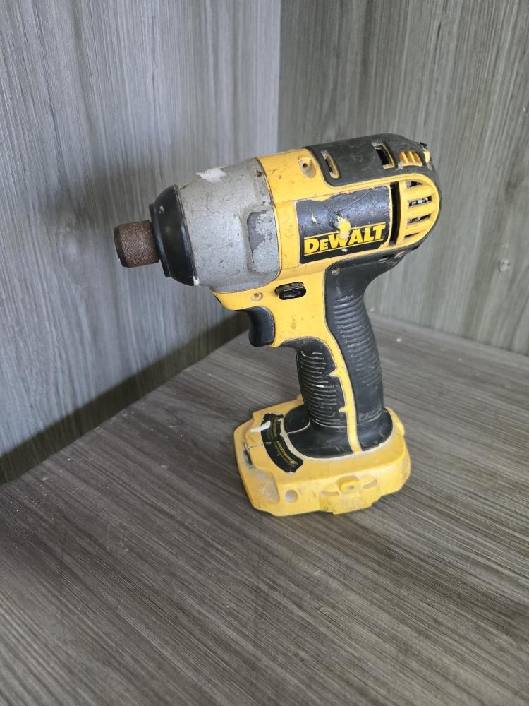 DEWALT DC825 (PSO038371)