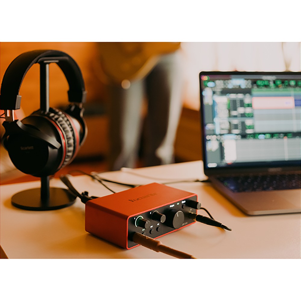 Focusrite Scarlett 2i2 4th Gen Audio Interface