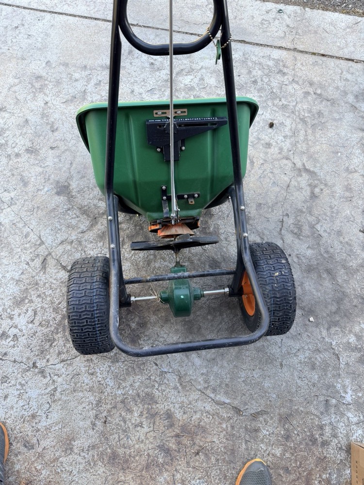 The Andersons Golf Products- fertilizer and seed spreader - AP2000