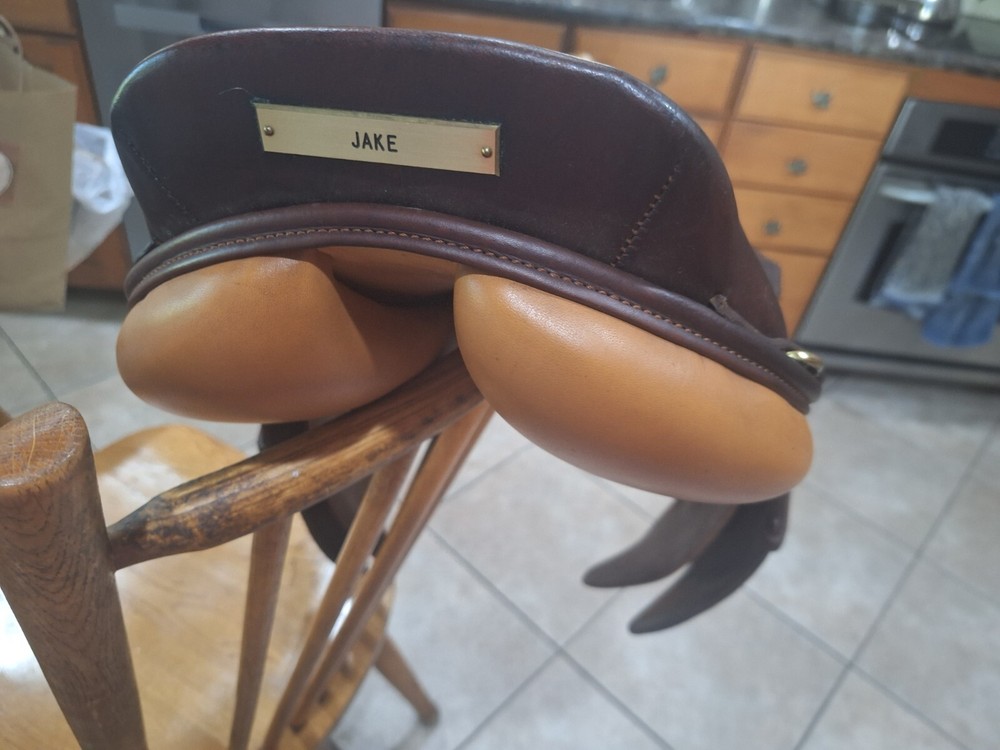 Collegiate 16.5" Saddle - Excellent Condition - with accessories