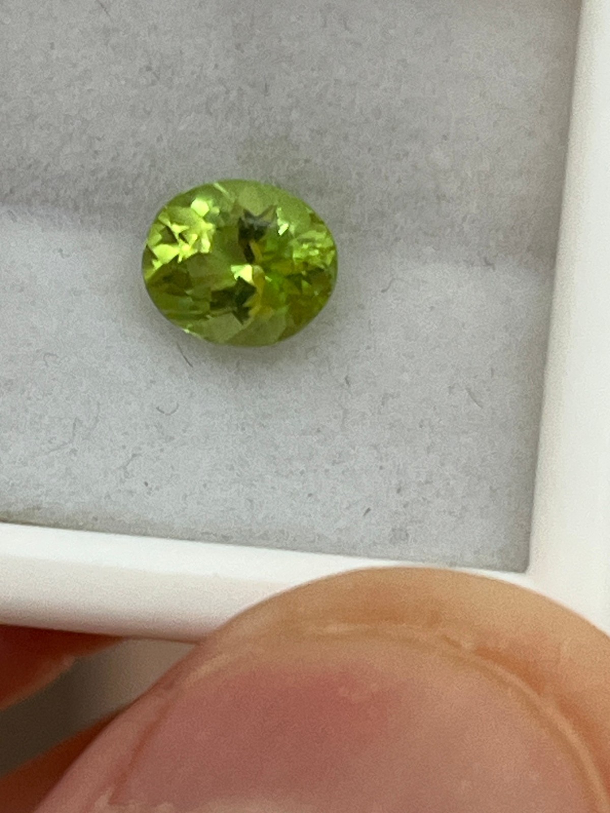 1.30ct Green San Carlos Gila Co. Arizona Peridot w/ LILLY PAD MARKS TYPE 2 GRADE
