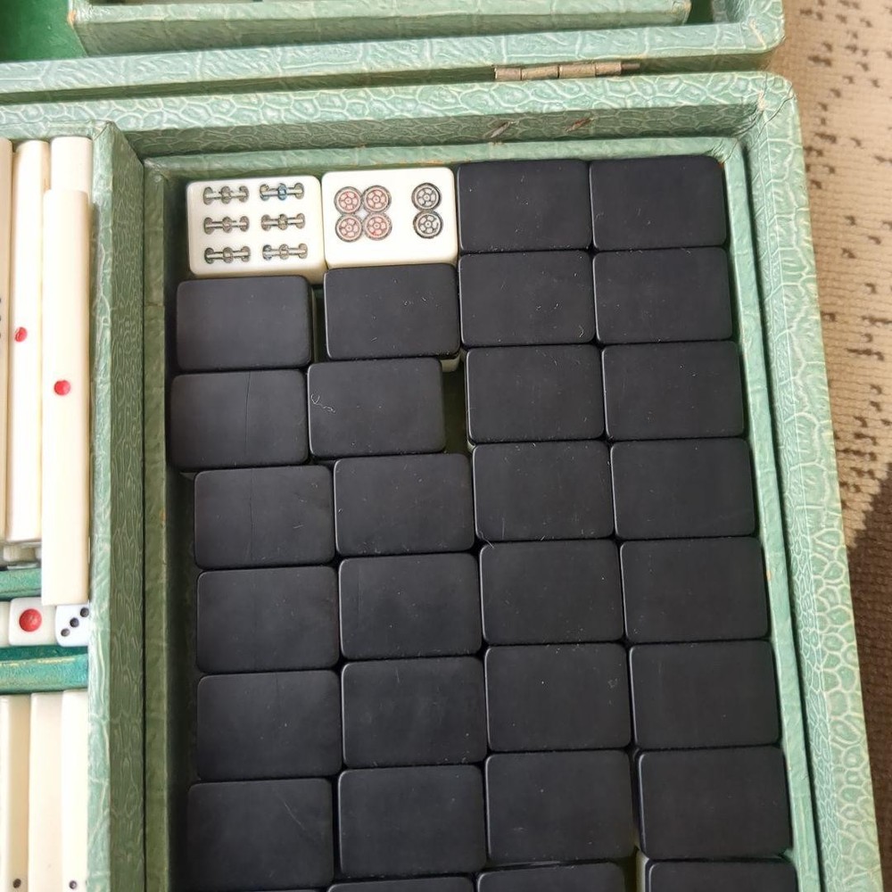 Mahjong tile set black plastic case included