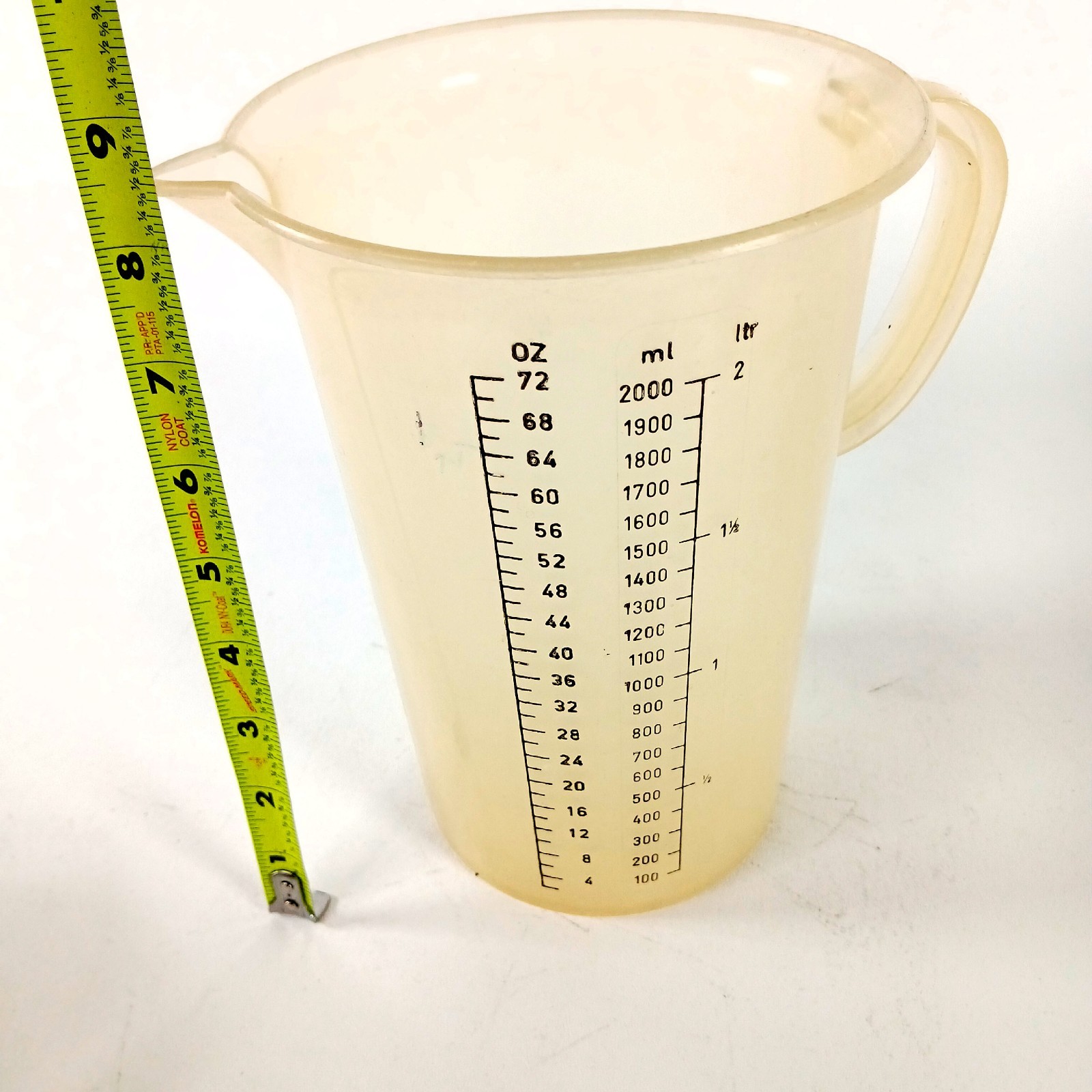 2 Ltr  VITRI Heavy Duty Plastic Darkroom Beaker/Pitcher Germany  8" Tall